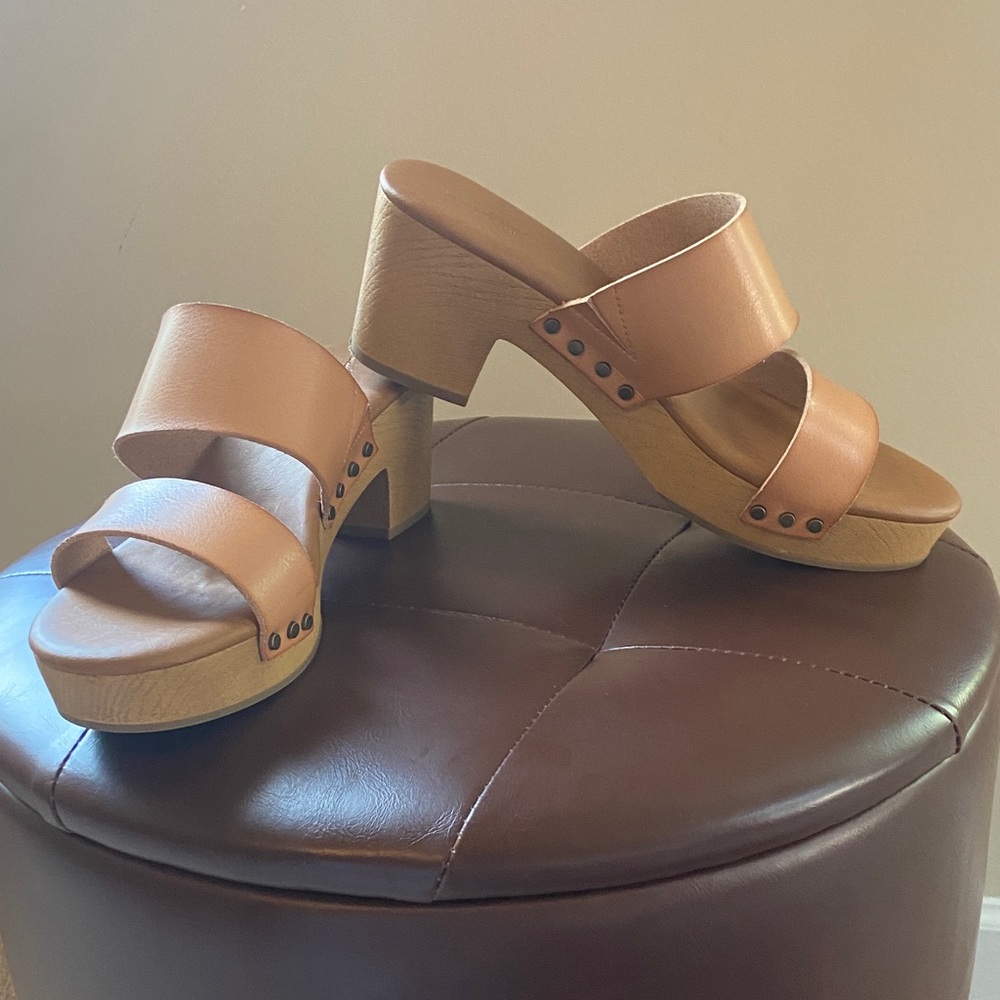 Universal Thread Tan Block Heel Sandals